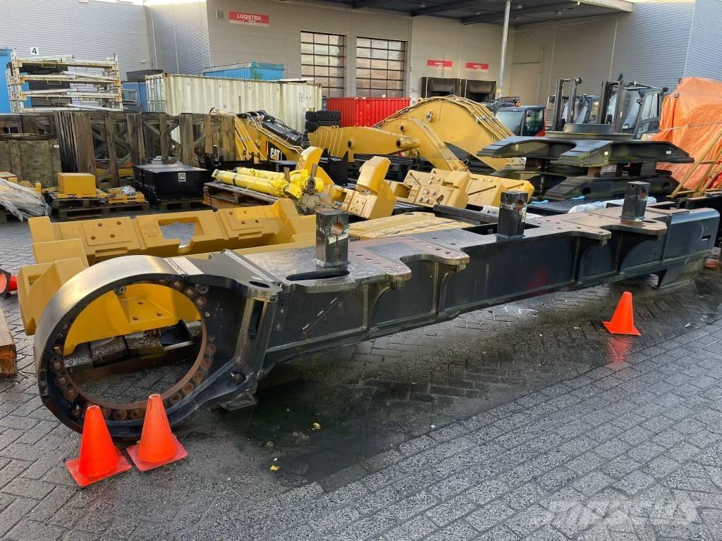 CAT 390 F L Važiuoklė ir suspensija