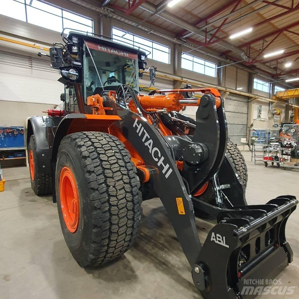Hitachi ZW220-7 Naudoti ratiniai krautuvai