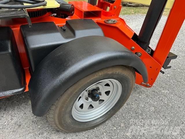 JLG T 350 Ant priekabų montuojamos kėlimo platformos