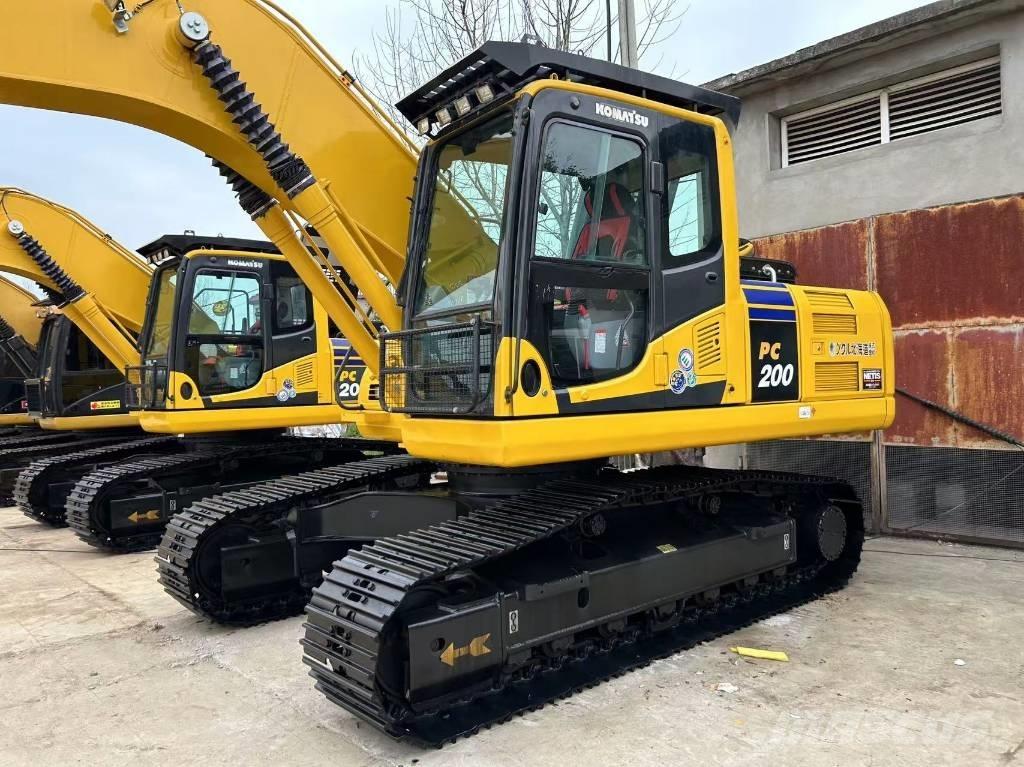 Komatsu 200 Vikšriniai ekskavatoriai