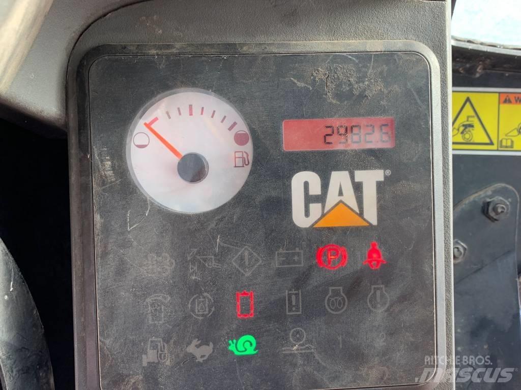 CAT 299 C Krautuvai su šoniniu pasukimu