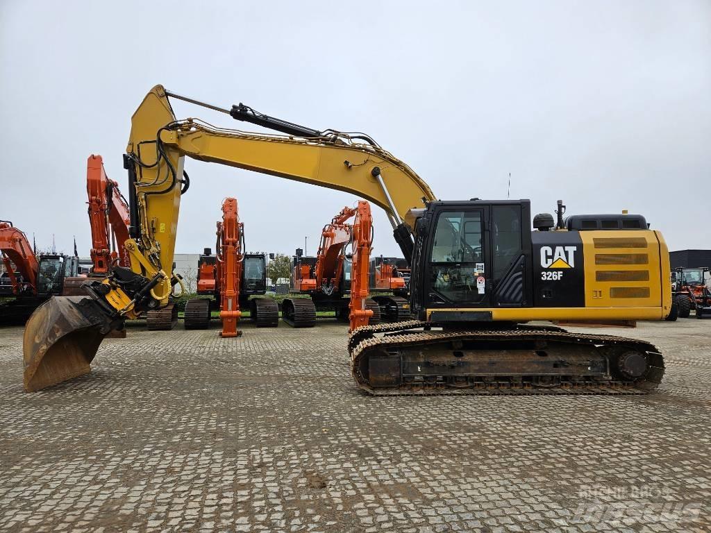 CAT 326 F L Vikšriniai ekskavatoriai