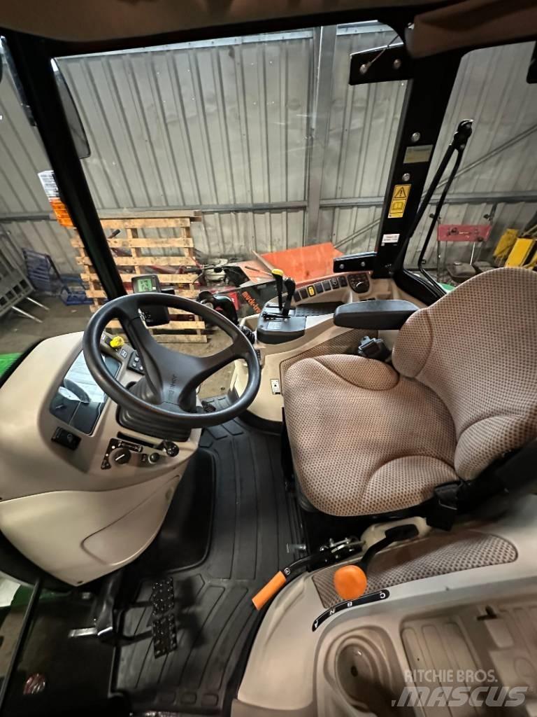 John Deere 3046 R Traktoriai