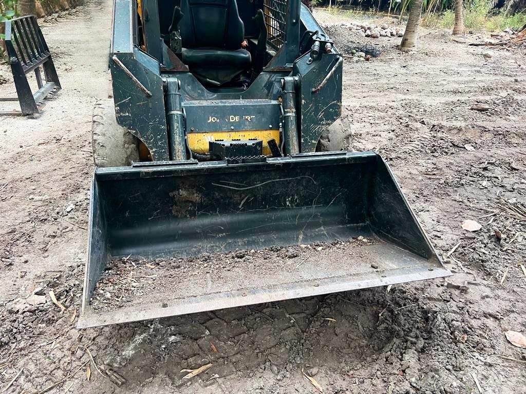 John Deere 312GR Krautuvai su šoniniu pasukimu