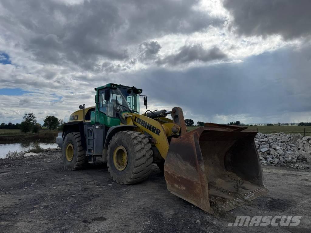 Liebherr L 580 Naudoti ratiniai krautuvai