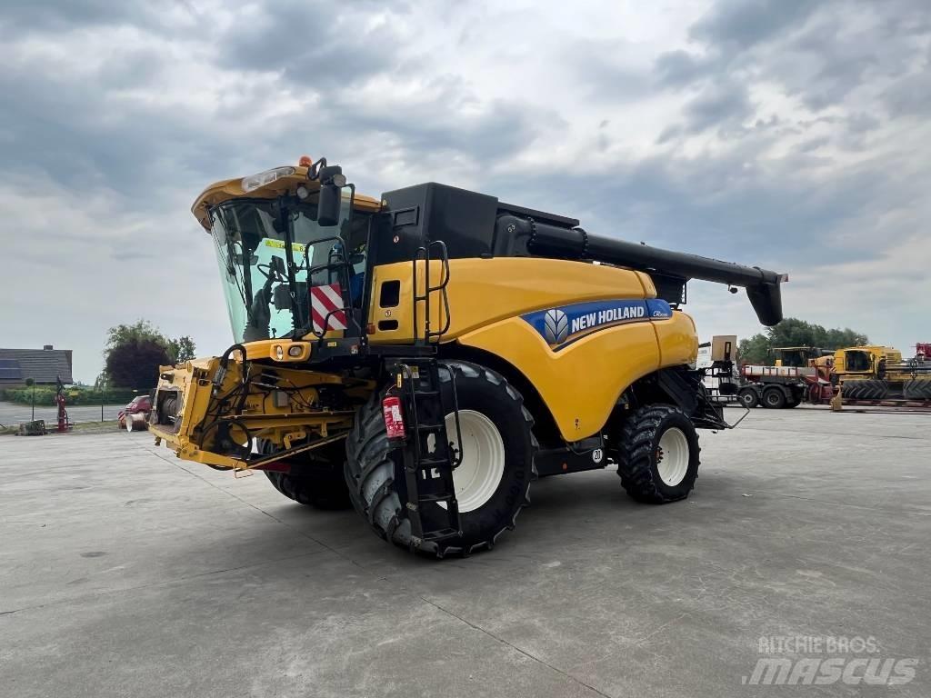 New Holland CR 9090 Derliaus nuėmimo kombainai
