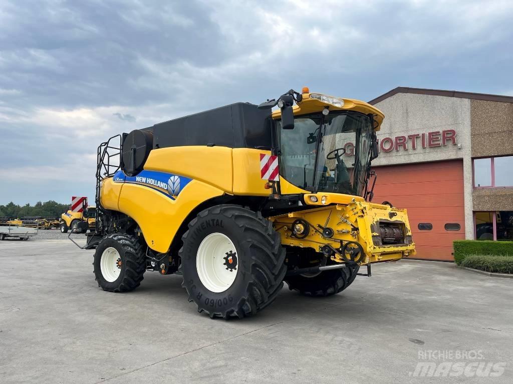 New Holland CR 9090 Derliaus nuėmimo kombainai