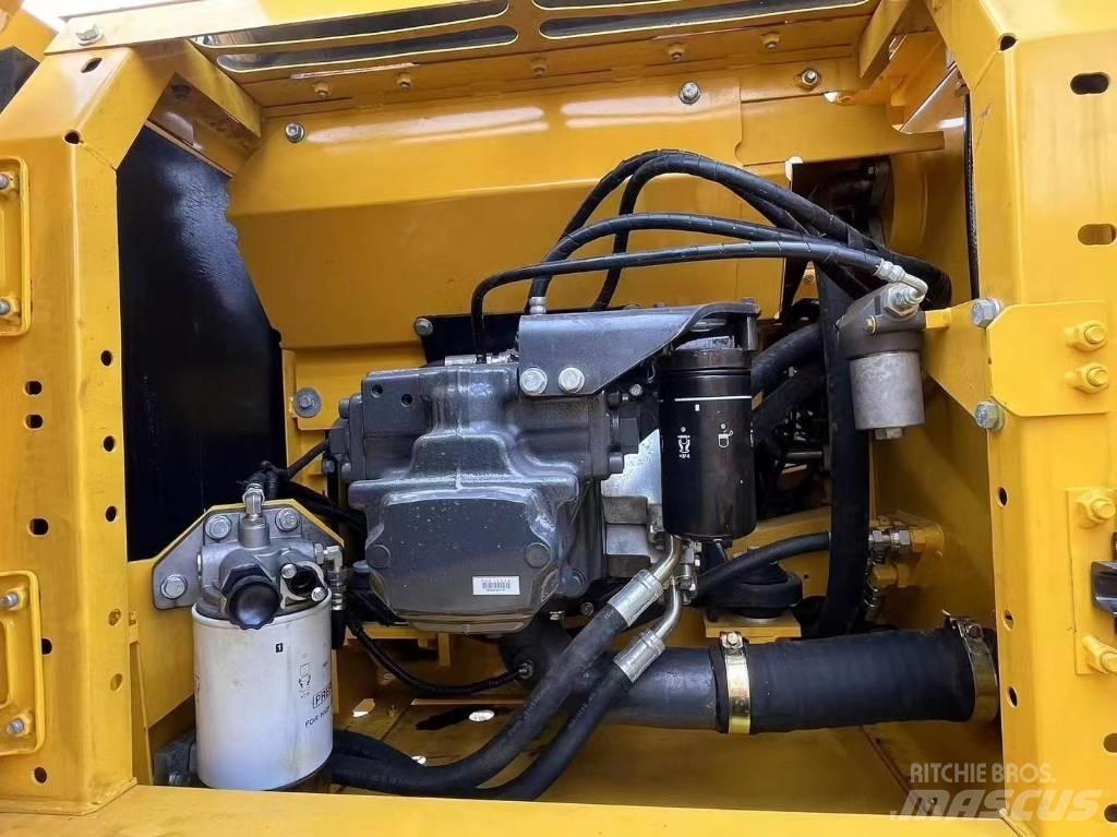 Komatsu pc220 Vikšriniai ekskavatoriai