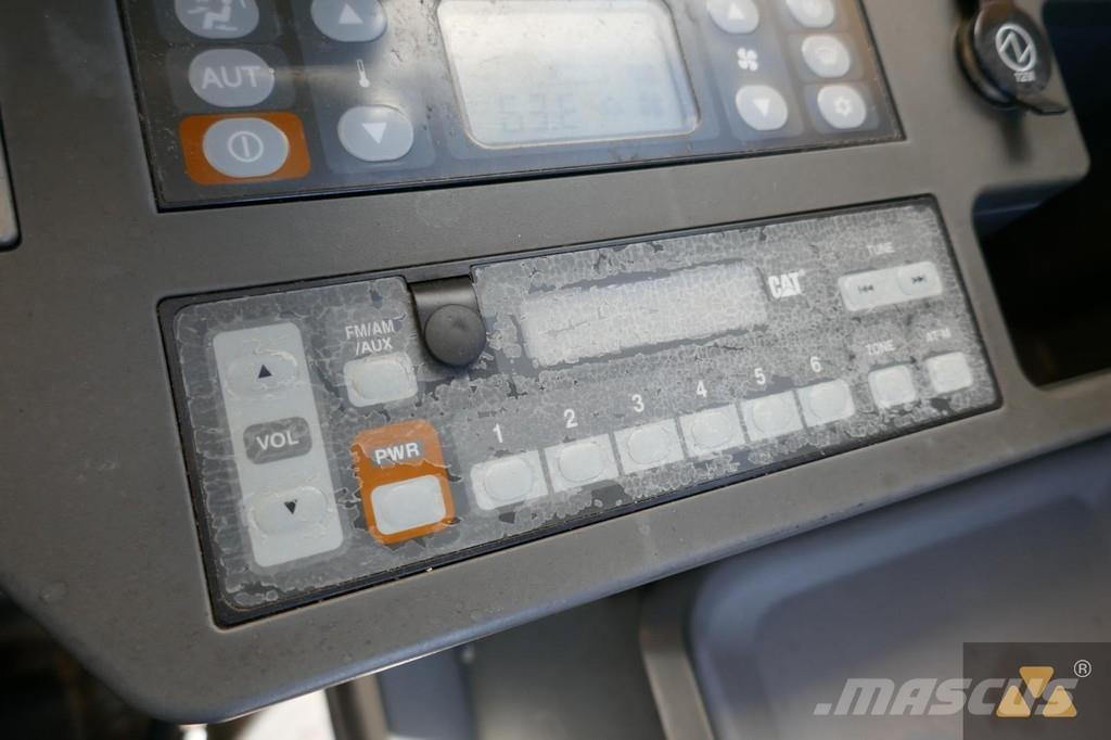 CAT 335F LCR Vikšriniai ekskavatoriai