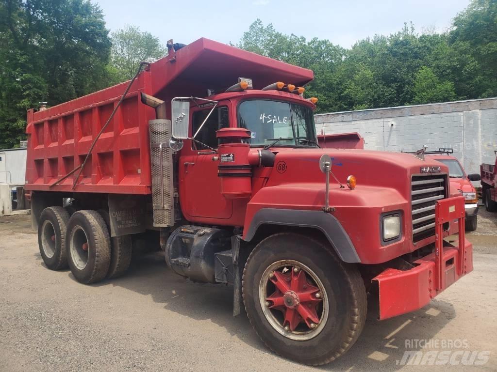 Mack RD 690 SX Savivarčių priekabų vilkikai