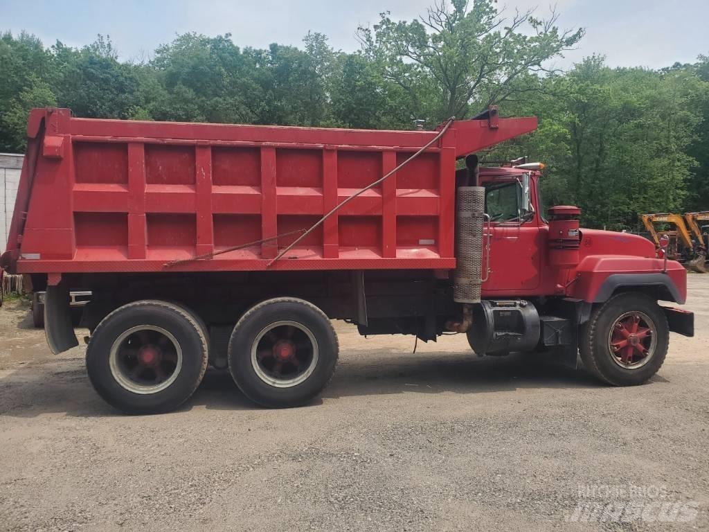 Mack RD 690 SX Savivarčių priekabų vilkikai