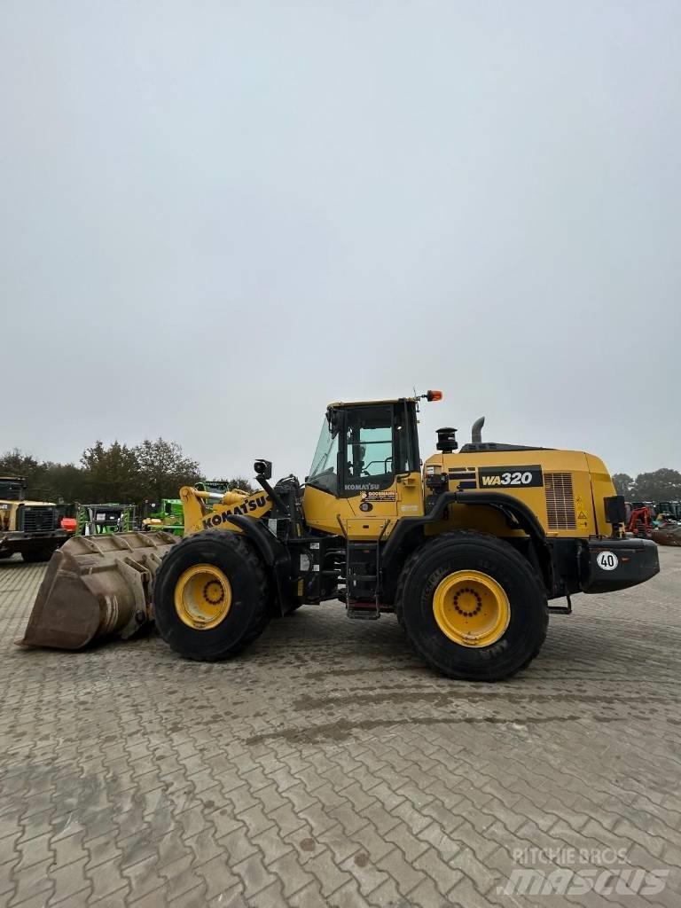 Komatsu WA 320 Naudoti ratiniai krautuvai