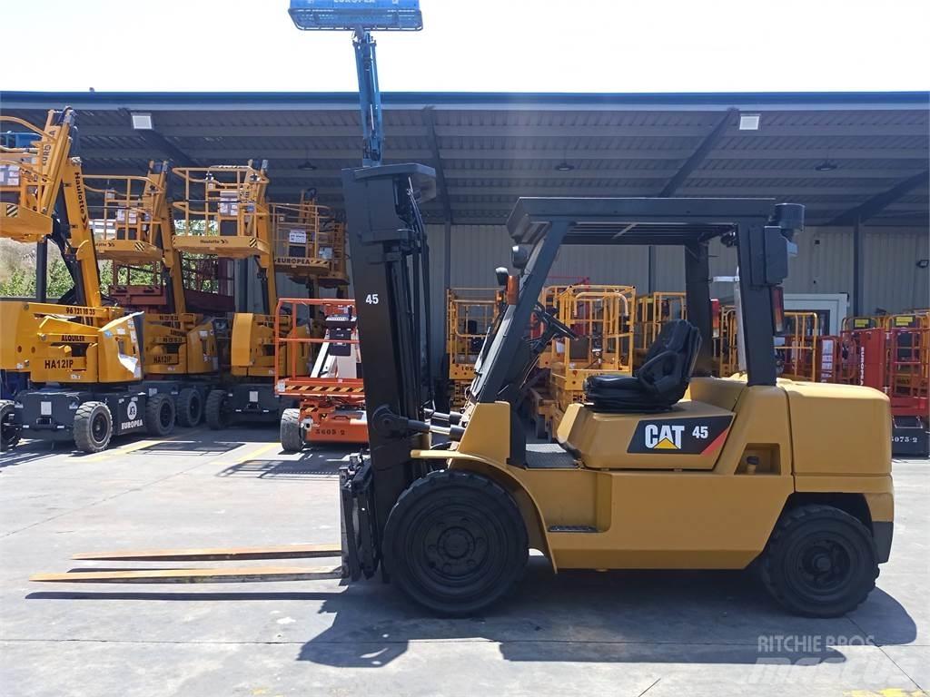 CAT DP45K Dyzeliniai krautuvai