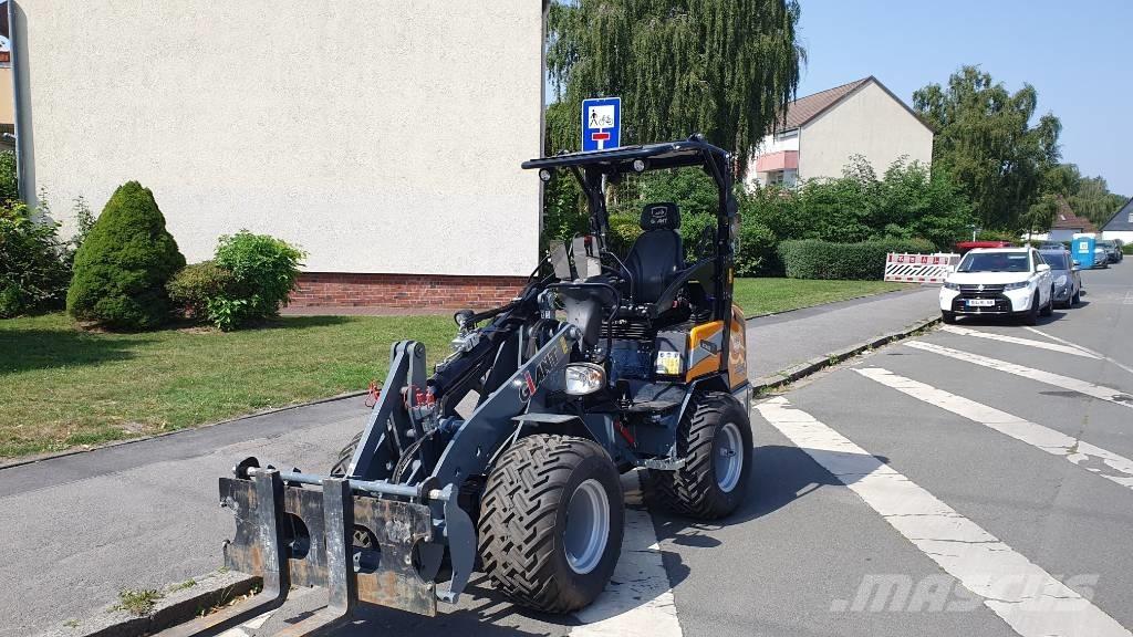 GiANT G 2500 X-Tra Naudoti ratiniai krautuvai