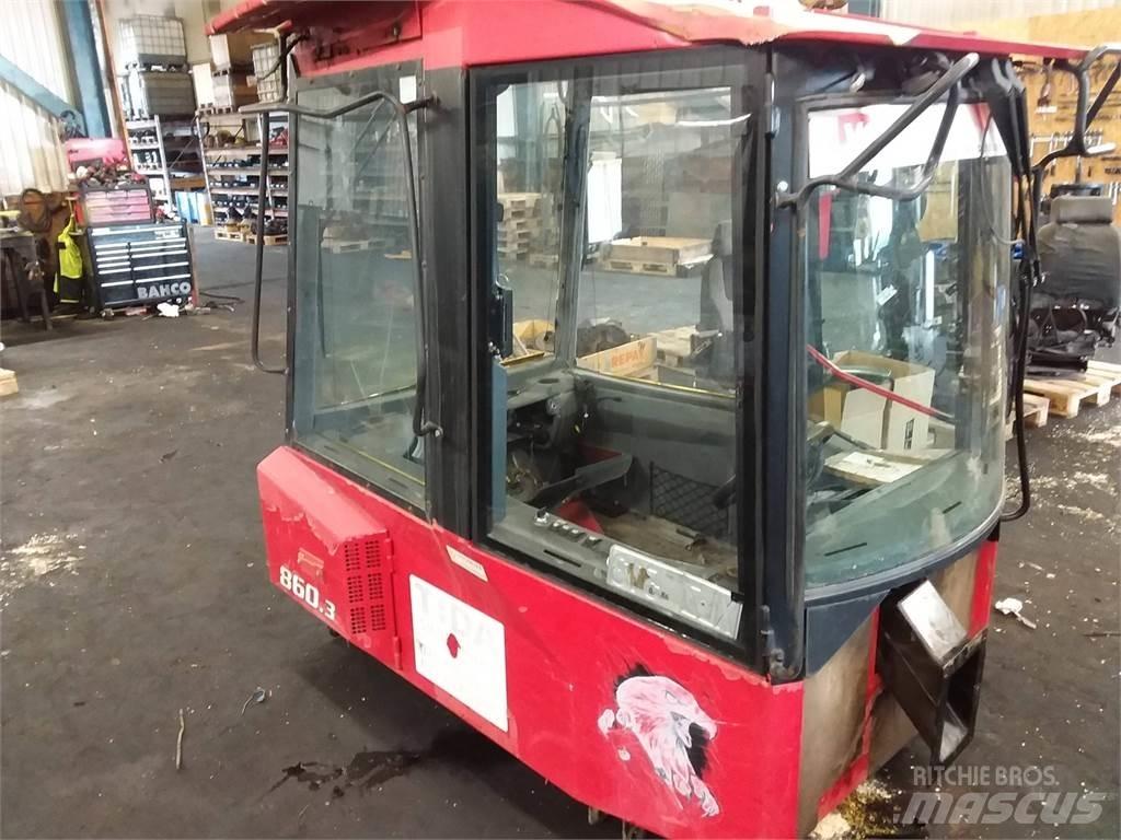 Valmet 860.3 Kabinos ir salonai