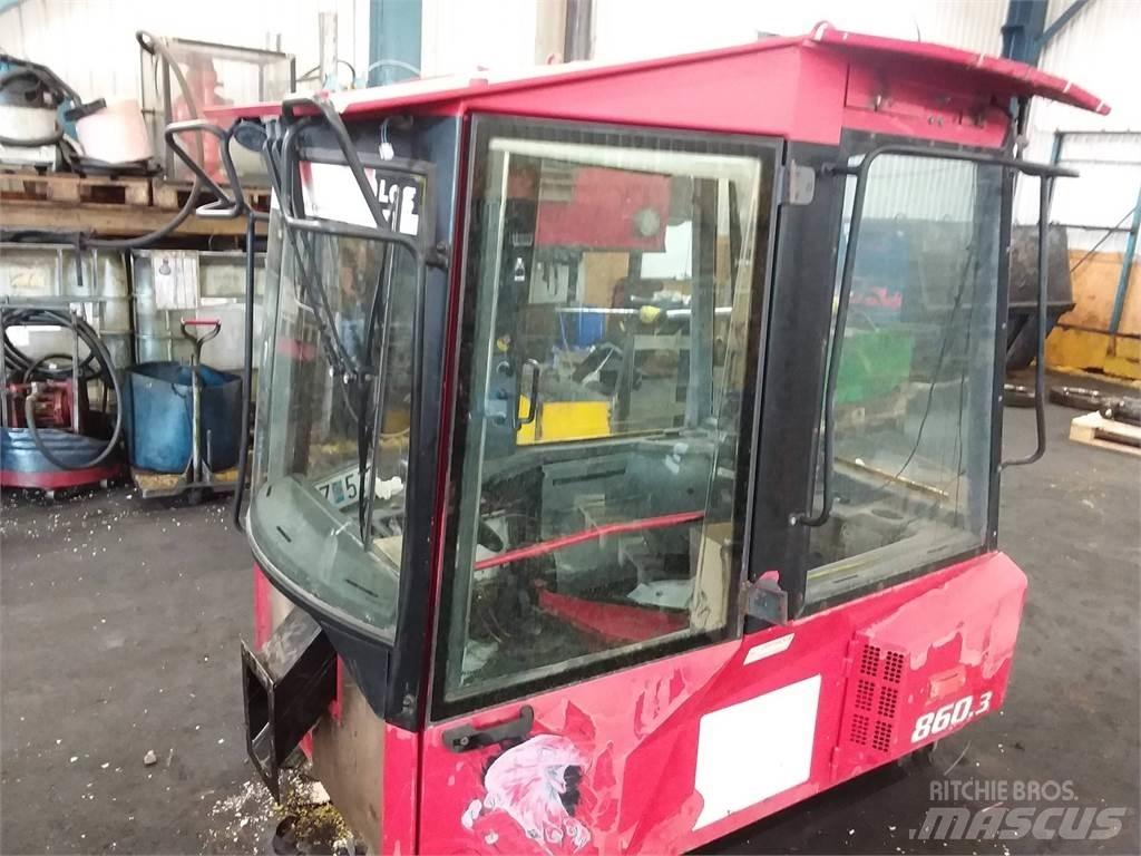 Valmet 860.3 Kabinos ir salonai