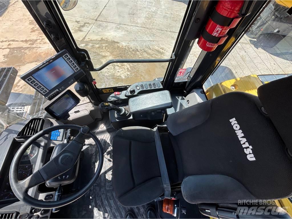 Komatsu WA270-8E0 Naudoti ratiniai krautuvai