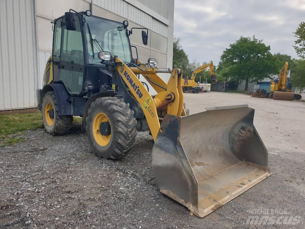 Komatsu WA70M-8 Naudoti ratiniai krautuvai