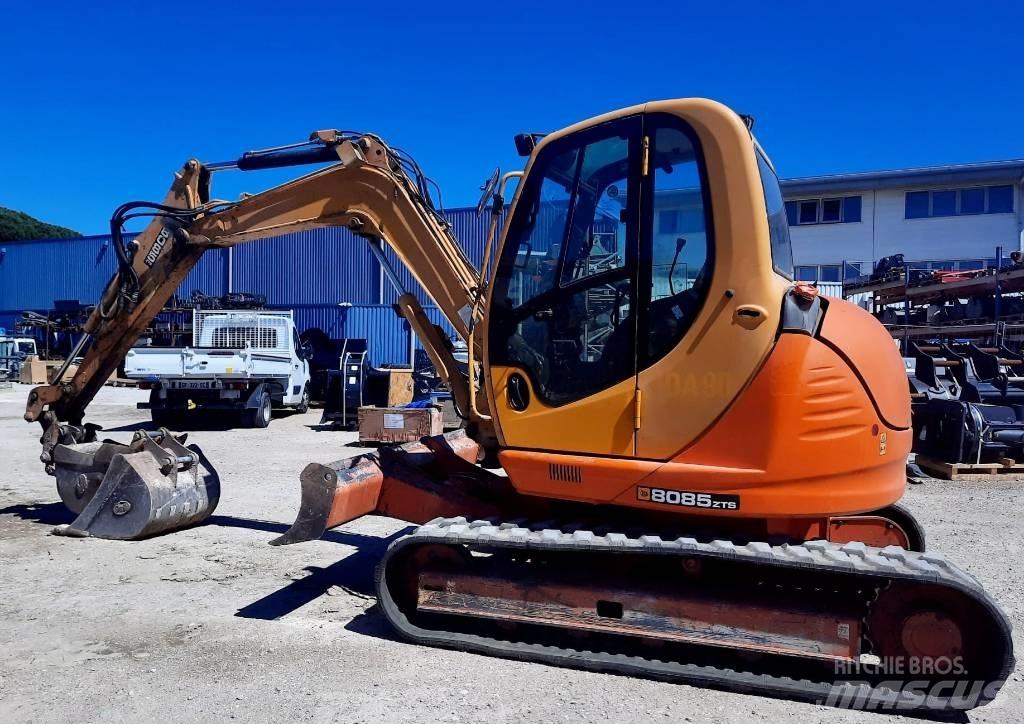 JCB 8085 Vidutinės galios ekskavatoriai 7-12 t