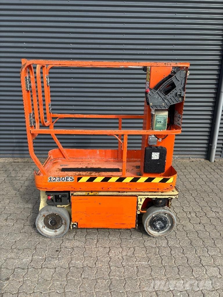 JLG 1230 ES Vertikalūs stiebiniai keltuvai