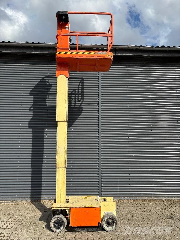 JLG 1230 ES Vertikalūs stiebiniai keltuvai