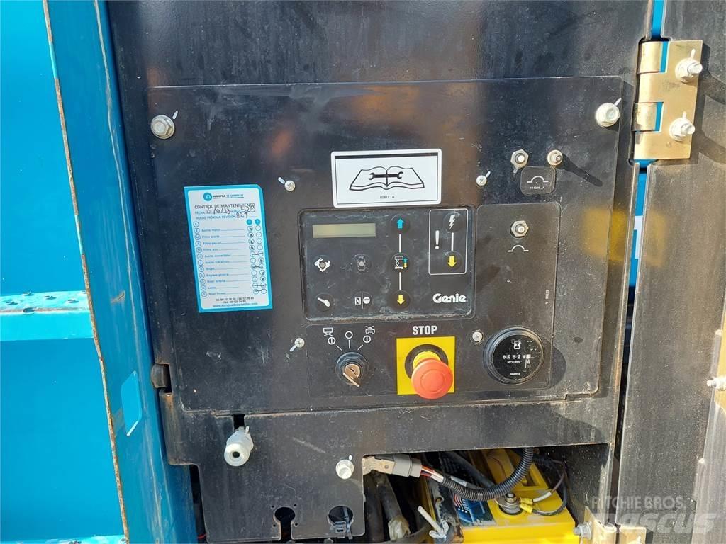 Genie GS4390 Žirkliniai keltuvai