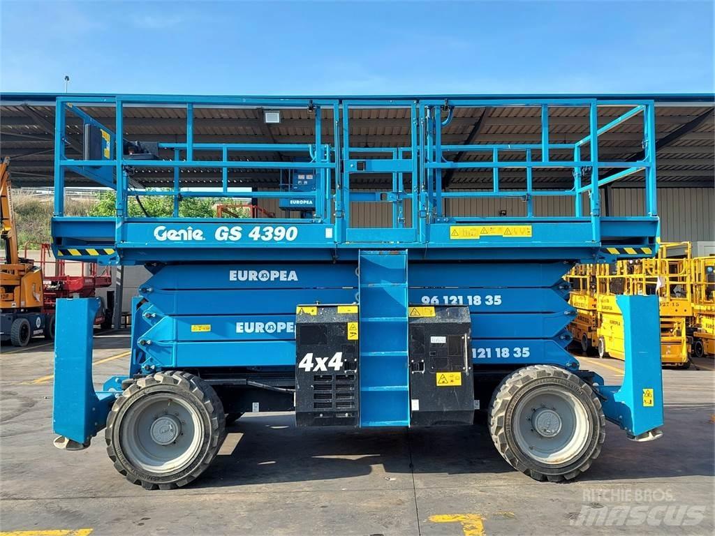 Genie GS4390 Žirkliniai keltuvai