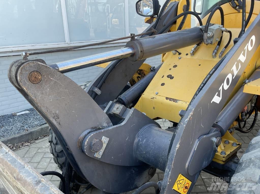 Volvo L 30 G     2018     CE Naudoti ratiniai krautuvai