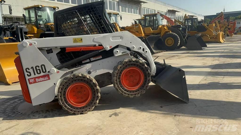 Bobcat S 160 Krautuvai su šoniniu pasukimu