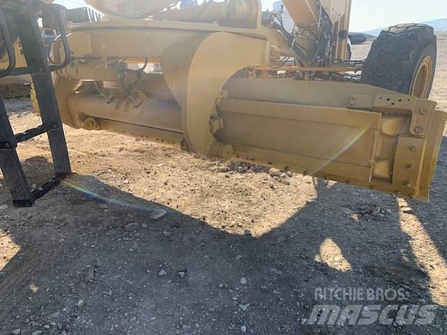 CAT 16 Greideriai