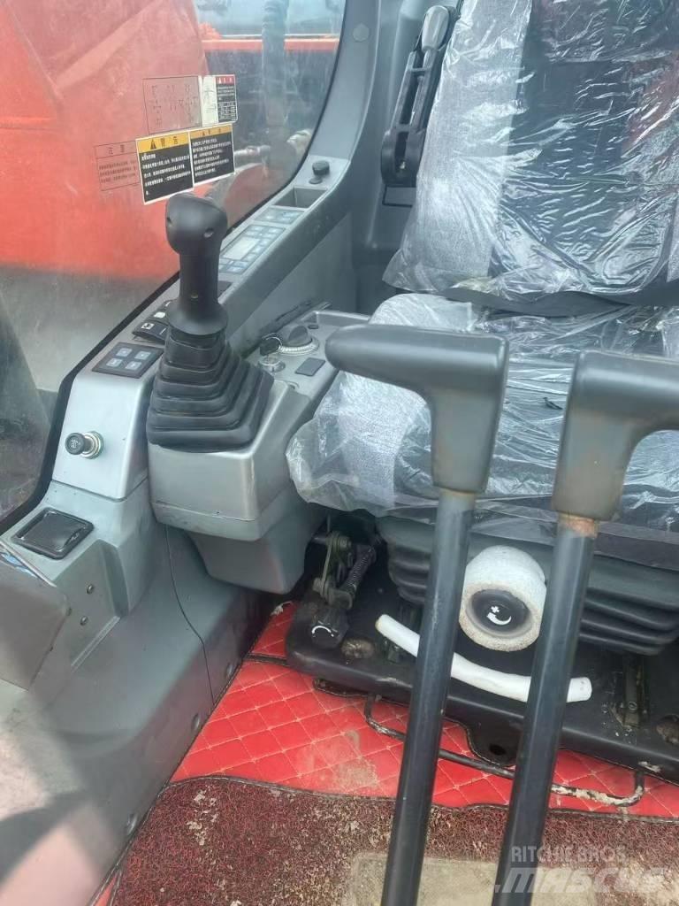 Doosan DX 225 LC Vikšriniai ekskavatoriai