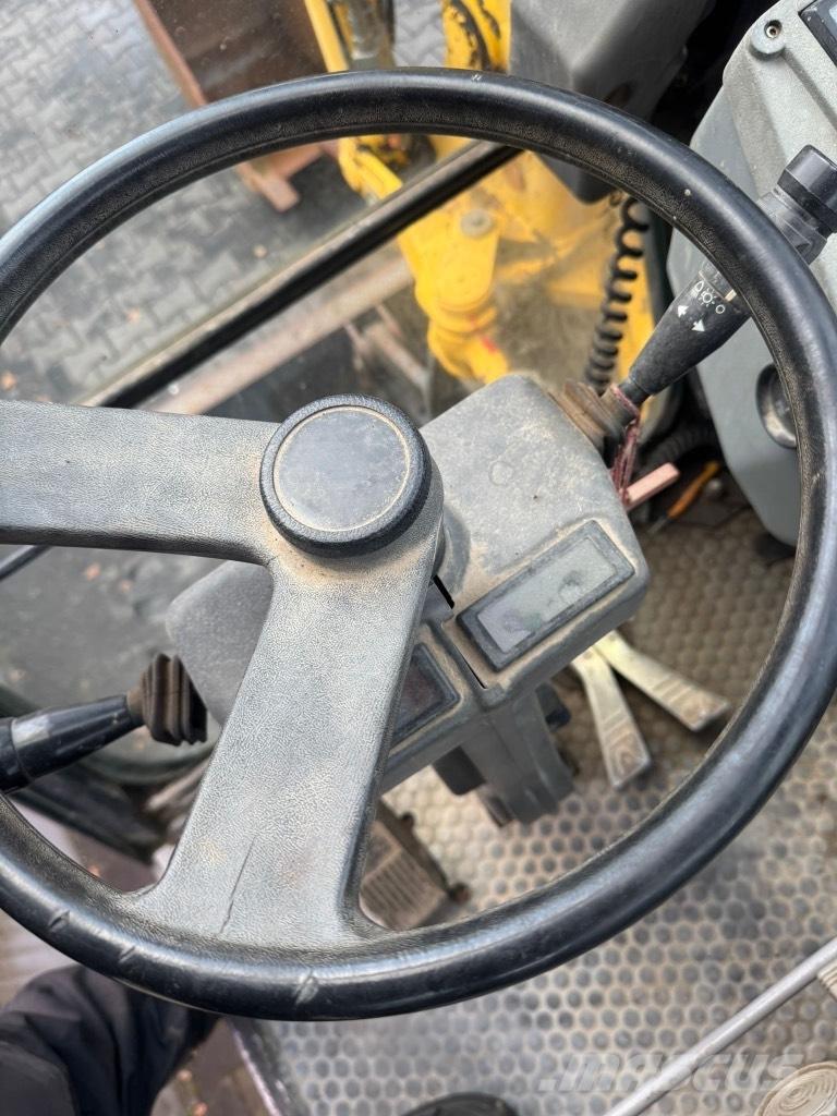 Kramer-allrad 812 Vidutinės galios ekskavatoriai 7-12 t