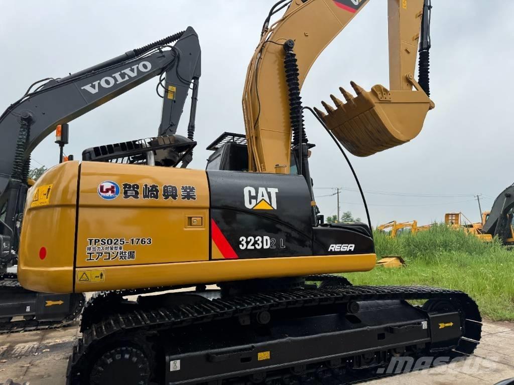 CAT 323D2 Vikšriniai ekskavatoriai