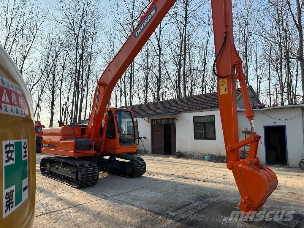 Doosan DX140 Vikšriniai ekskavatoriai
