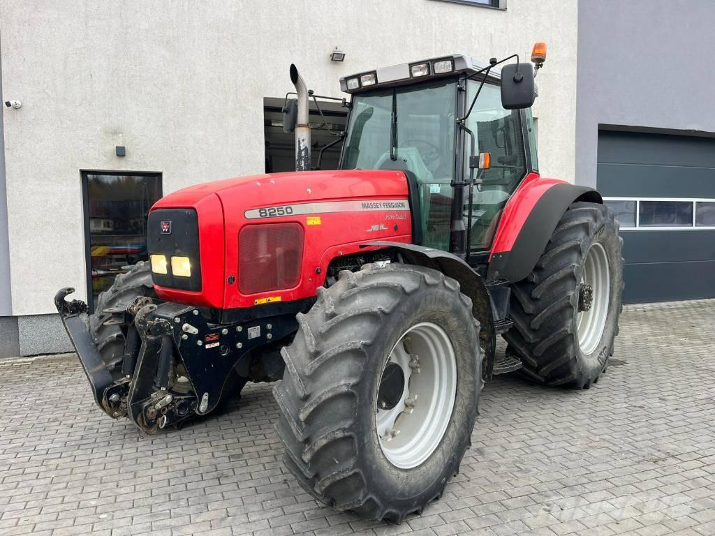 Massey Ferguson 8250 Traktoriai