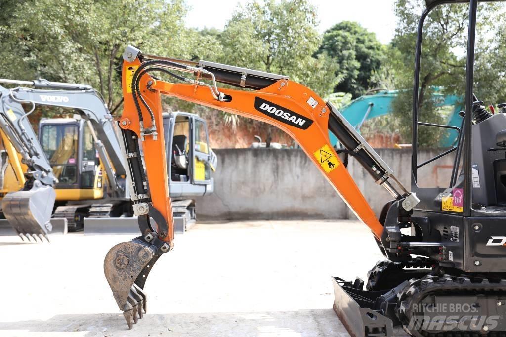 Doosan DX 17 Vikšriniai ekskavatoriai