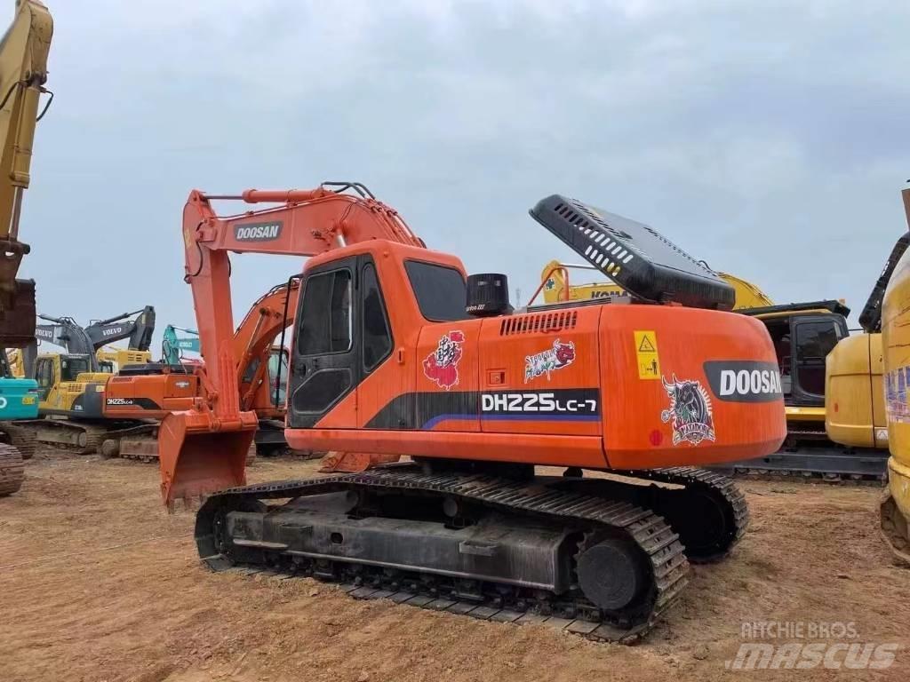 Doosan 225-7 Vikšriniai ekskavatoriai