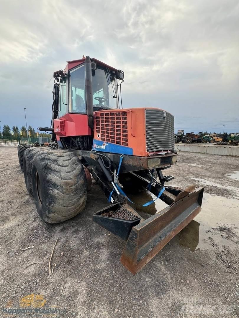 Valmet 890.2 Naudoti miškovežiai (Forvarderiai)