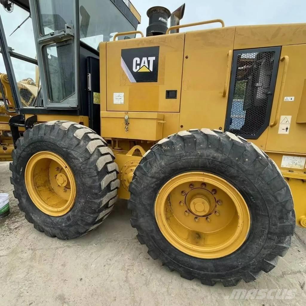 CAT 140K Greideriai