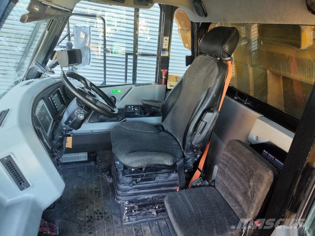 CAT 772G Atliekų išvežimo technika