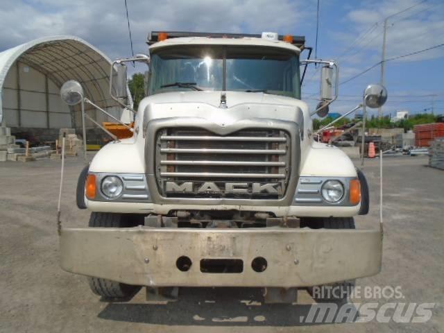 Mack CV 713 Savivarčių priekabų vilkikai