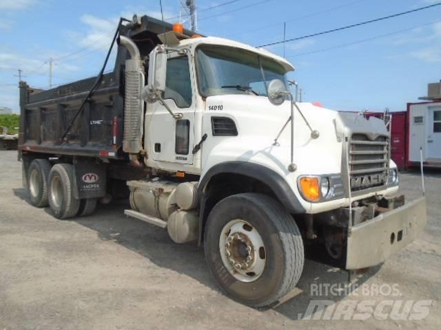 Mack CV 713 Savivarčių priekabų vilkikai