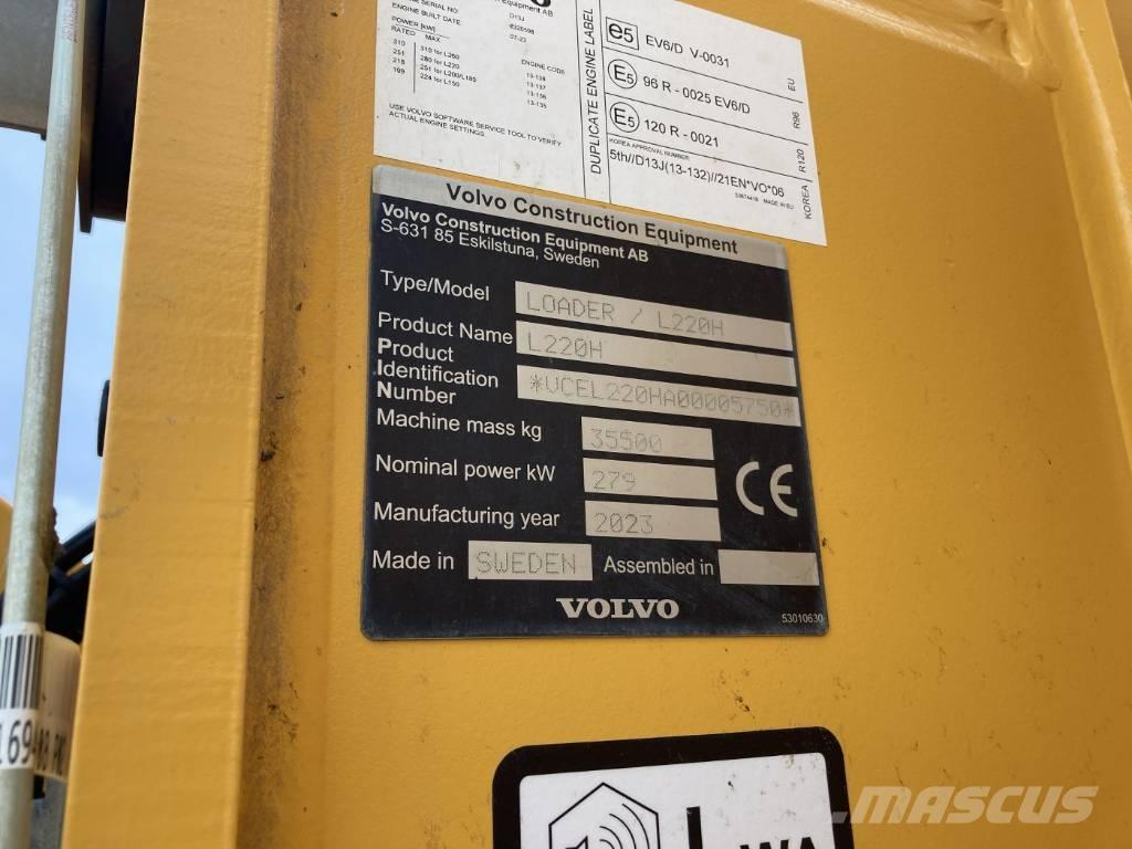 Volvo L 220 H Naudoti ratiniai krautuvai