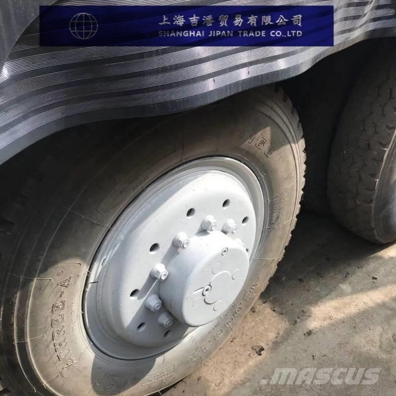 Sany STC1000 Visureigiai kranai