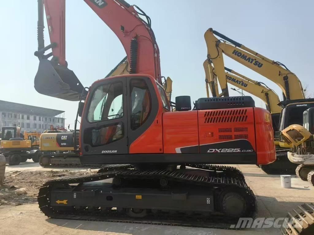 Doosan DX 225 LC Vikšriniai ekskavatoriai