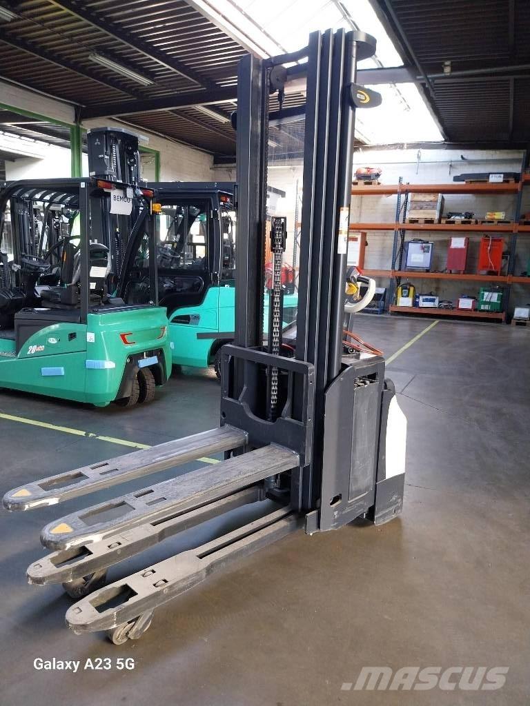Crown ESi40001.6TT Rankiniai vėžimėliai