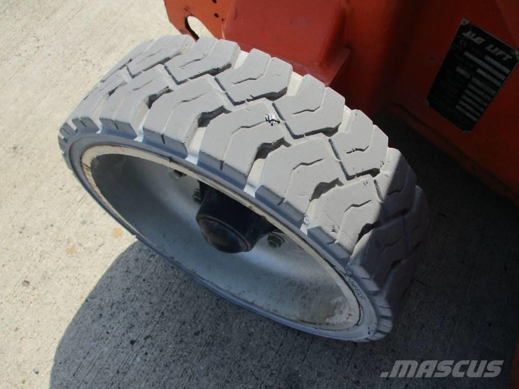 JLG E 400 AJPN (687) Kompaktiškas savaeigis strėlinis keltuvas