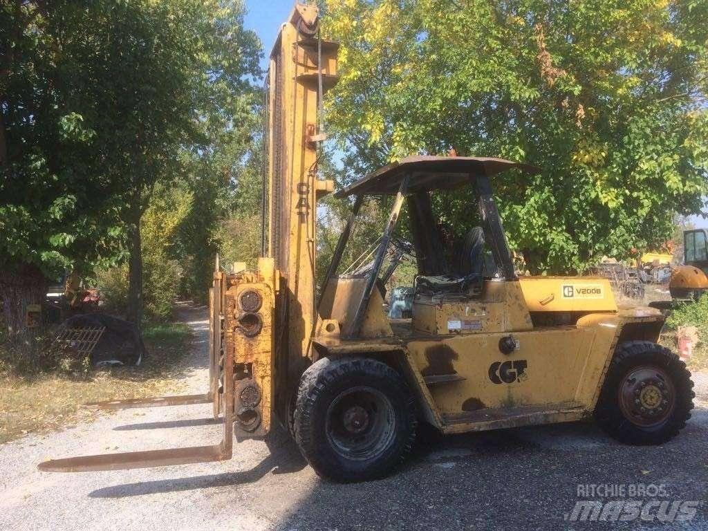 CAT V 200 B Dyzeliniai krautuvai