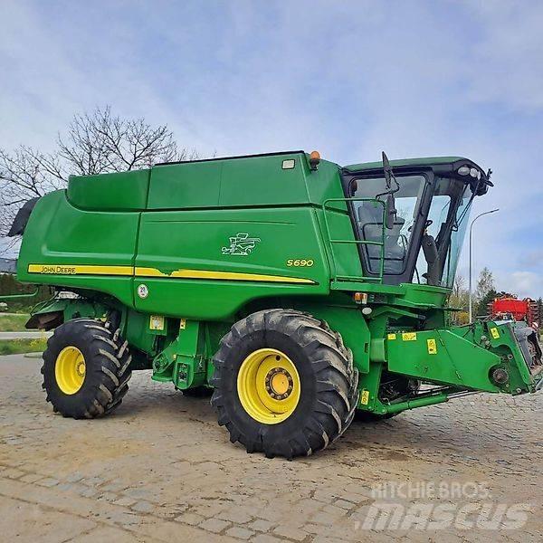 John Deere S 690 Derliaus nuėmimo kombainai