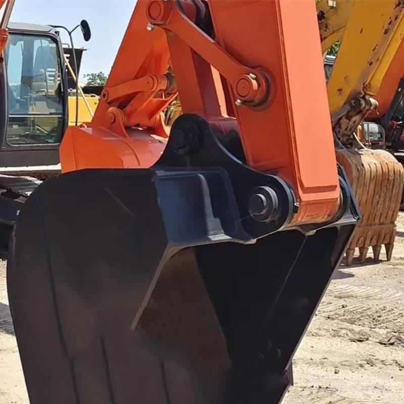 Hitachi ZX 210 Vikšriniai ekskavatoriai